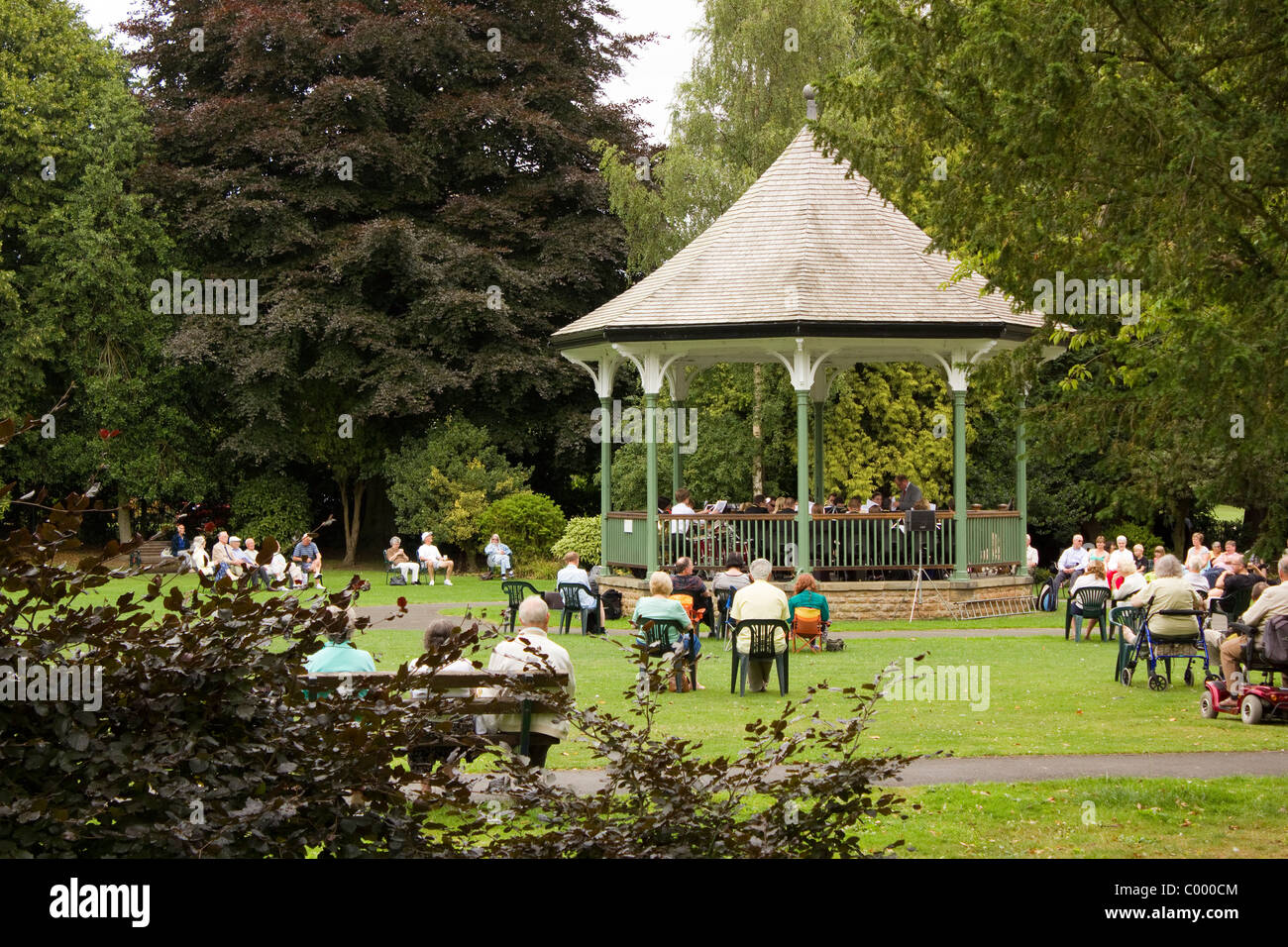 Les concerts d'été dans le kiosque à Town Park, Melton Mowbray Banque D'Images