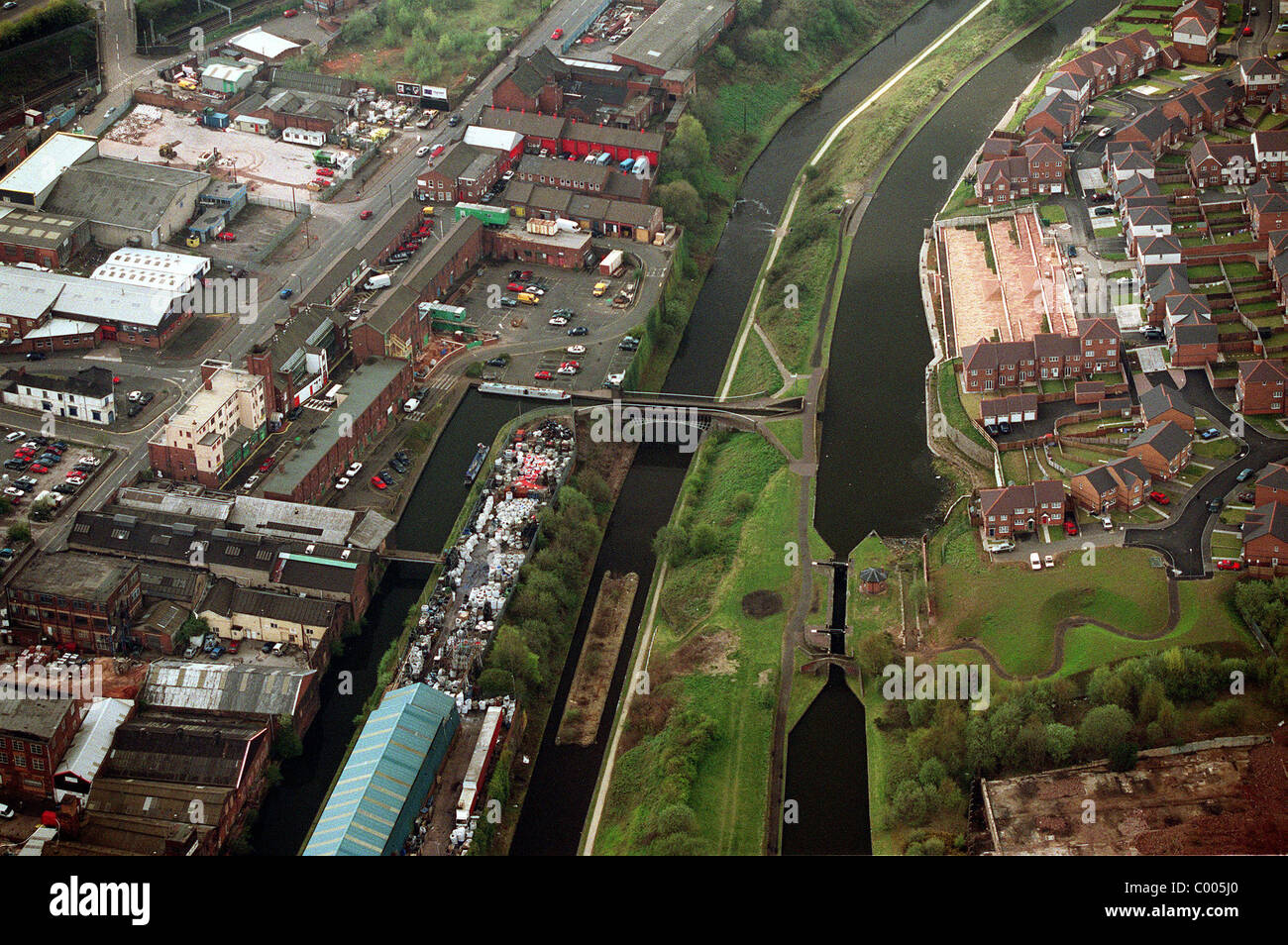 Vue aérienne de l'aqueduc du bras du moteur et l'axe Canal dans Smethwick 2005 Banque D'Images