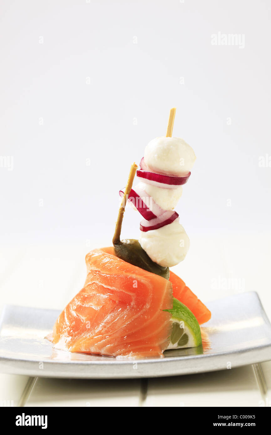 Tranche De Saumon Fume Et Mozzarella Bebe Photo Stock Alamy