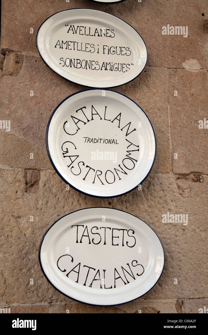 La gastronomie catalane plaques sur mur à l'extérieur Restaurant sur le Passeig del Born, Barcelone Banque D'Images