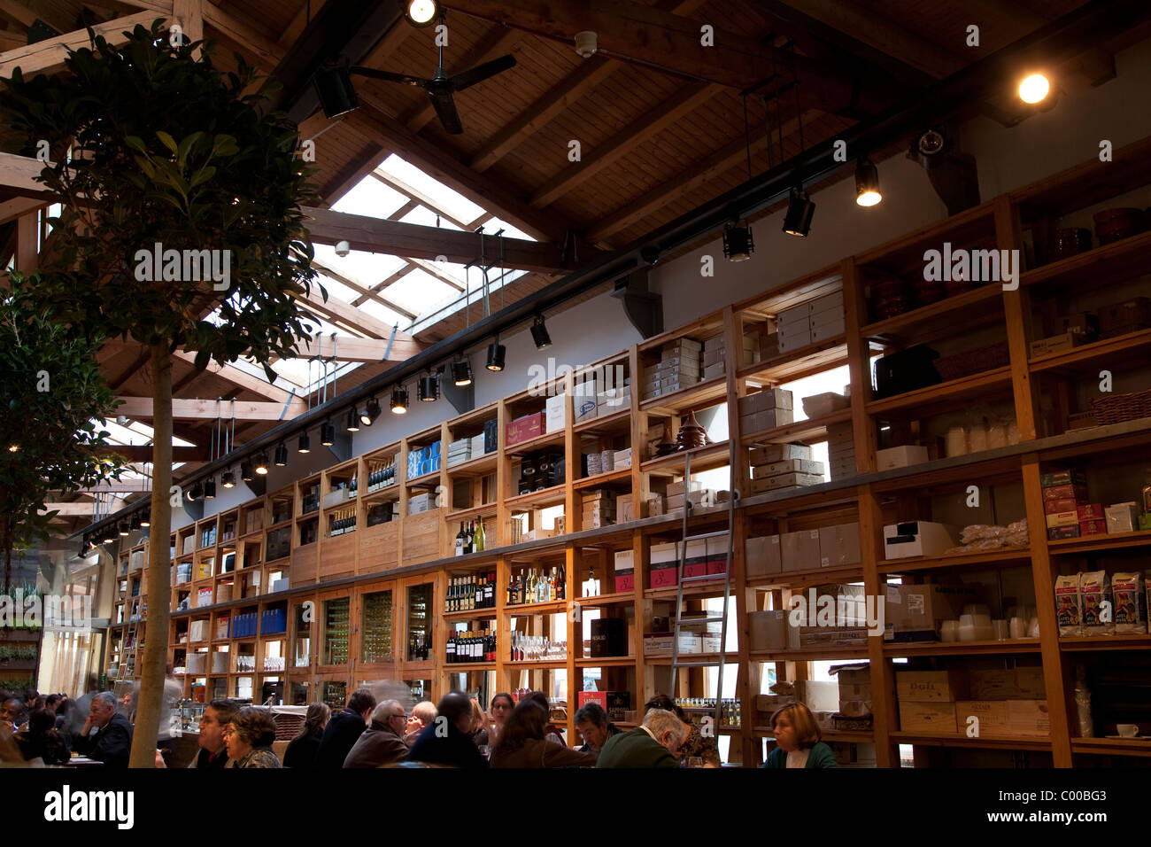 Intérieur de cuines Santa Catalina Restaurant, Barcelone, Catalogne, Espagne Banque D'Images