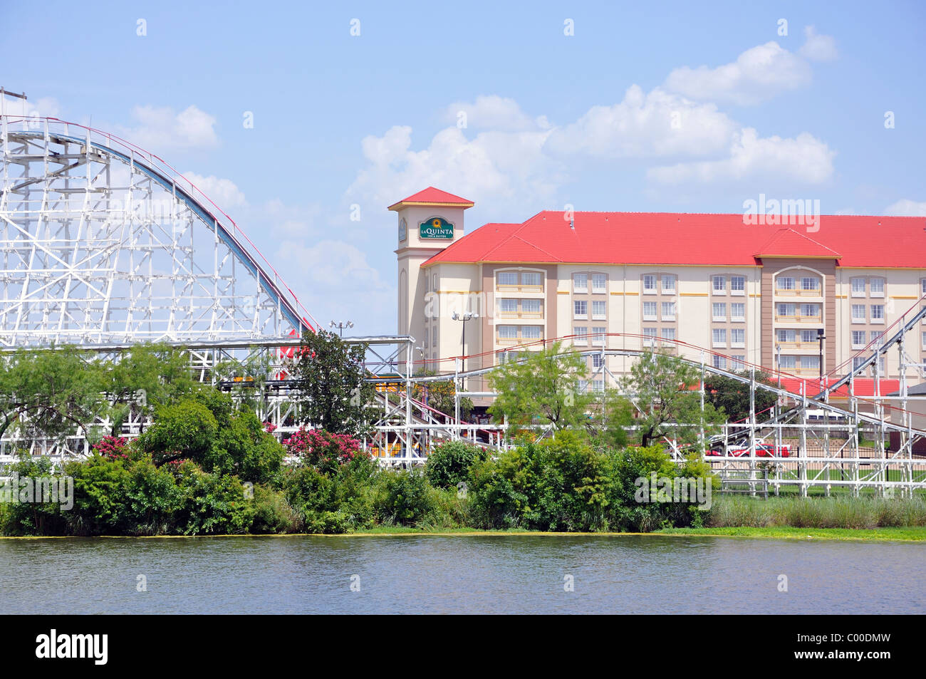 Six Flags Over Texas l'hébergement et des manèges, Fort Worth - Arlington, TX, États-Unis d'Amérique Banque D'Images