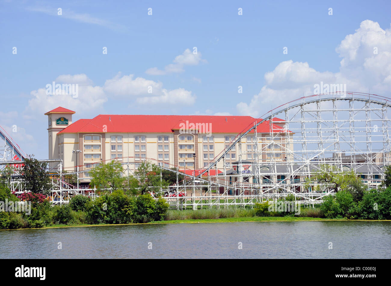 Six Flags Over Texas l'hébergement et des manèges, Fort Worth - Arlington, TX, États-Unis d'Amérique Banque D'Images