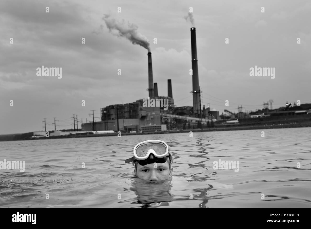 Boy swimming black and white Banque d'images noir et blanc Alamy