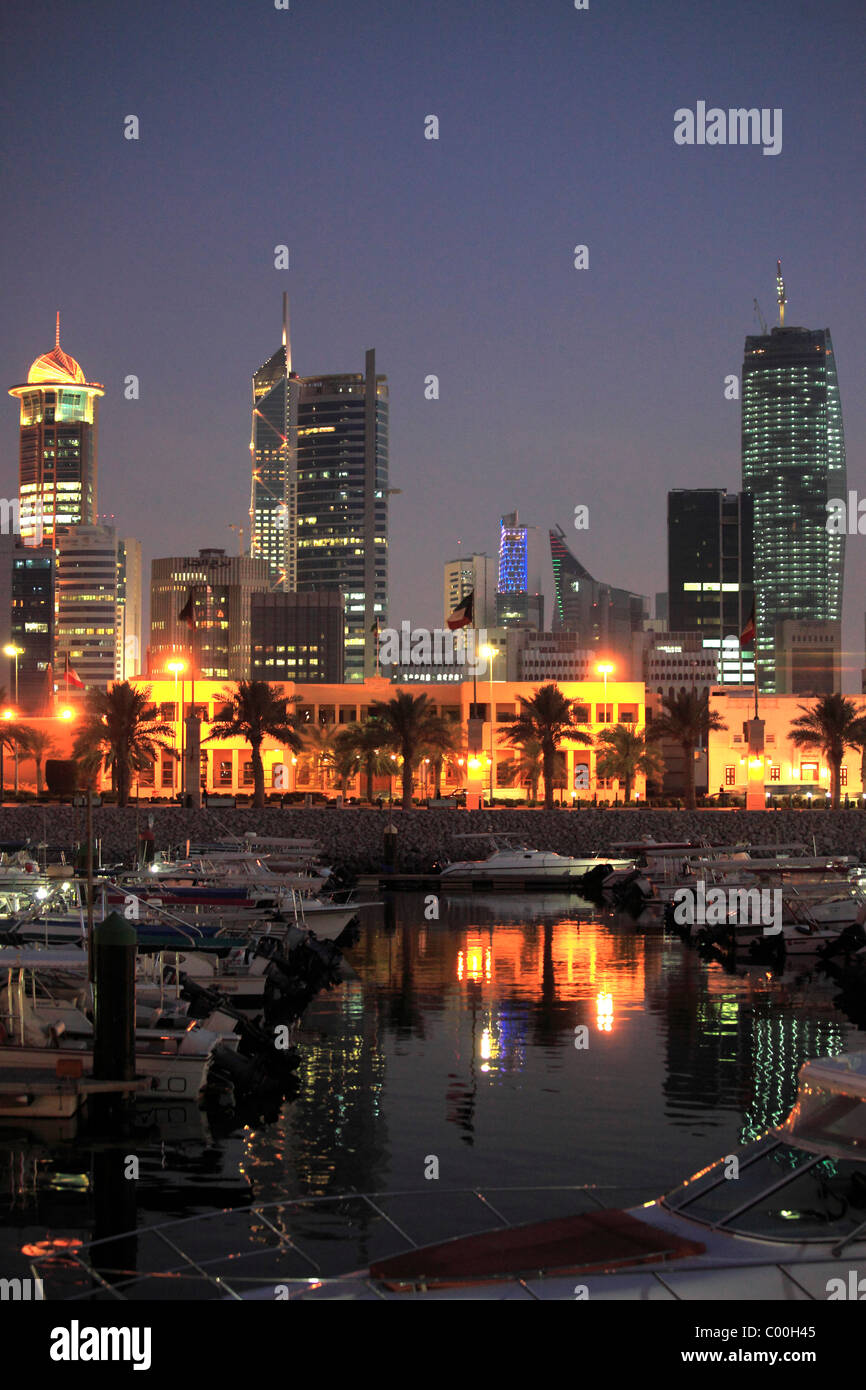 Le Koweït, Koweït City, Skyline, des gratte-ciel, souk Sharq Marina, Banque D'Images