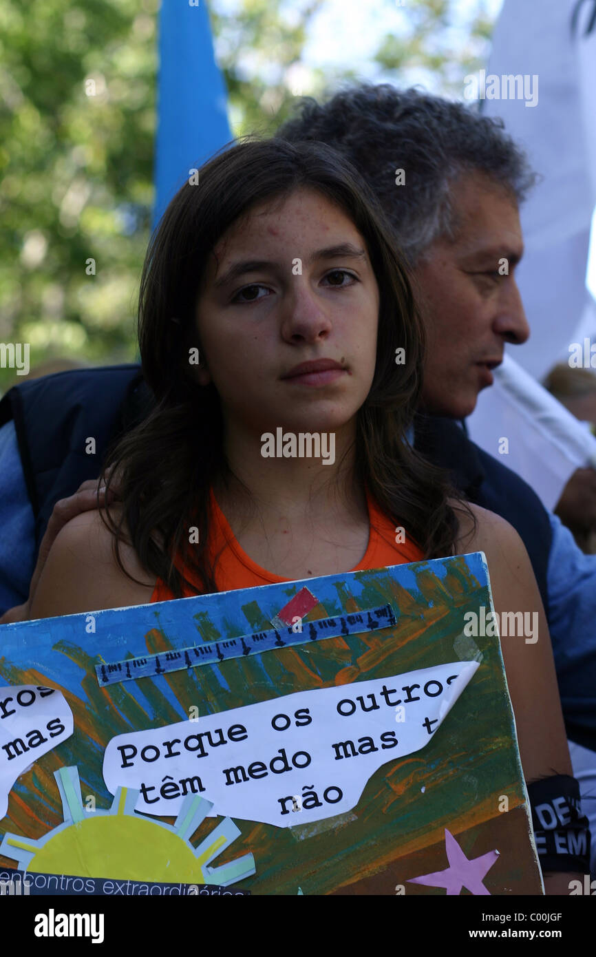 Enseignants et étudiants protestent contre les politiques gouvernementales en matière d'éducation lors d'une manifestation publique de grande envergure à Lisbonne, au Portugal. Banque D'Images