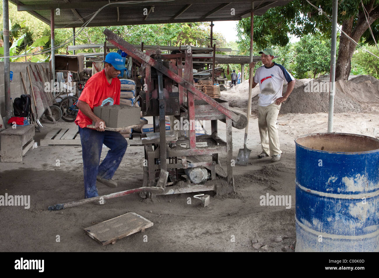 Des blocs de béton pour les travailleuses et travailleurs à Penonome, constructions maison Cocle province, République du Panama. Banque D'Images