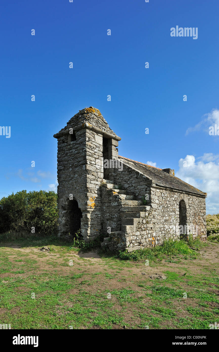 Ancienne Douane le long de la côte de Bretagne près de Le Verger, Pointe des Daules, Cancale, Ille et Vilaine, Bretagne, France Banque D'Images