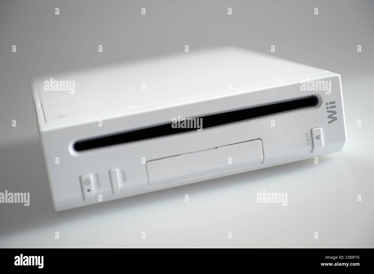 Selective focus shot d'une console de jeux vidéo Nintendo Wii Banque D'Images