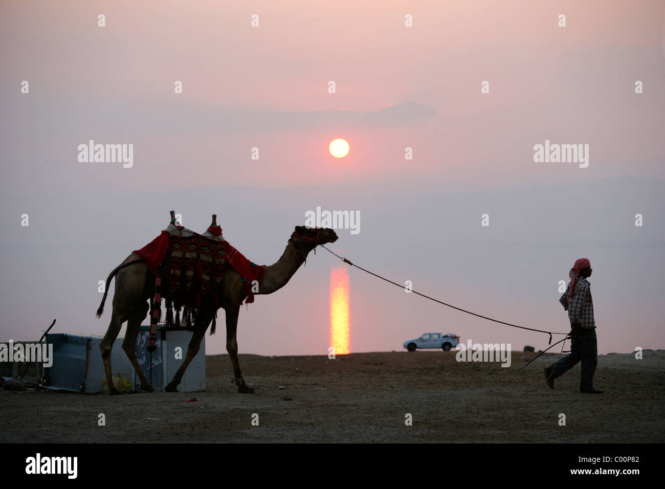 Coucher du soleil sur la mer morte, en Jordanie. Banque D'Images