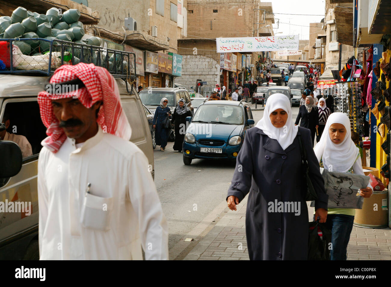 Scène de rue à Madaba, Jordanie. Banque D'Images