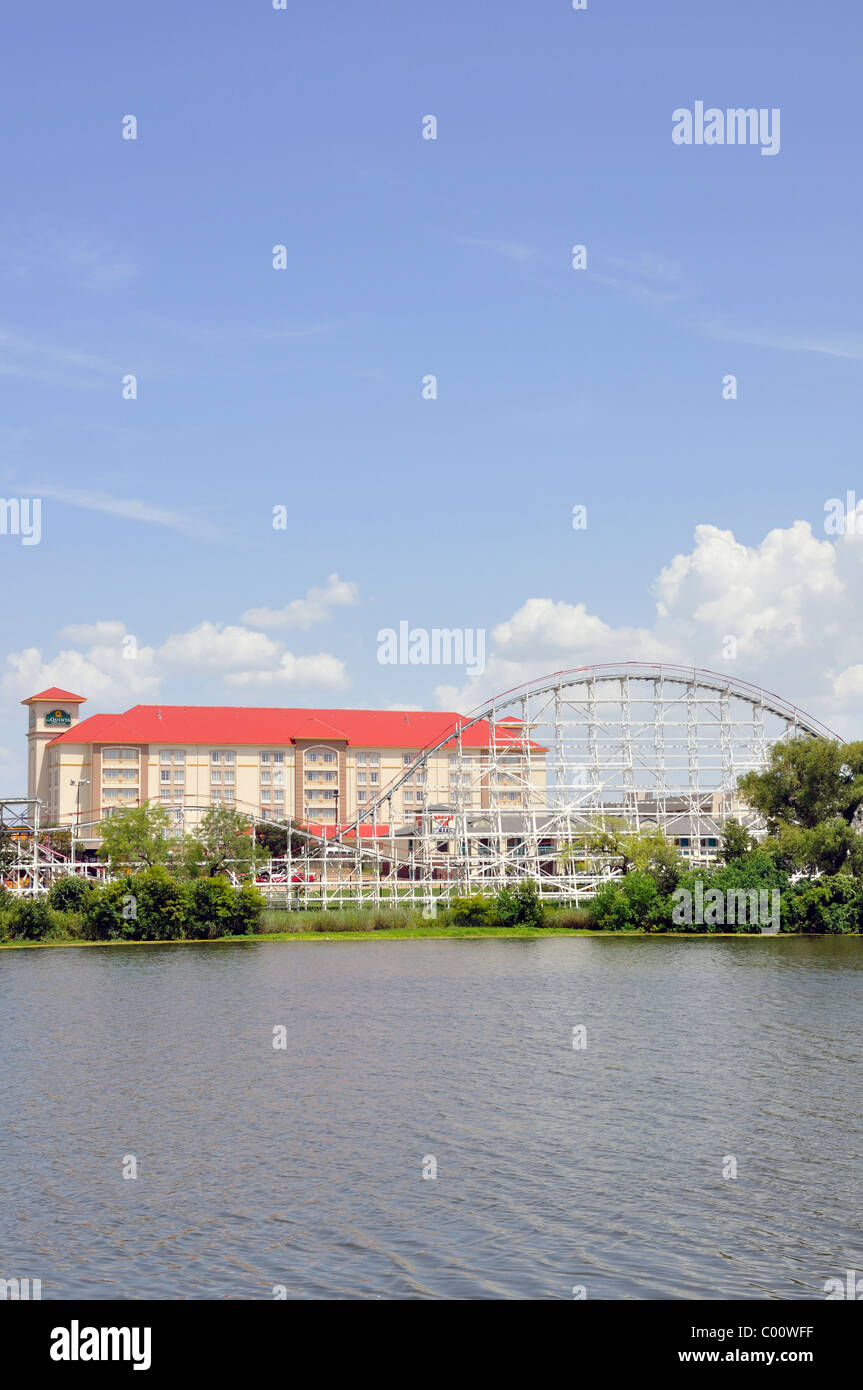 Six Flags Over Texas l'hébergement et des manèges, Fort Worth - Arlington, TX, États-Unis d'Amérique Banque D'Images