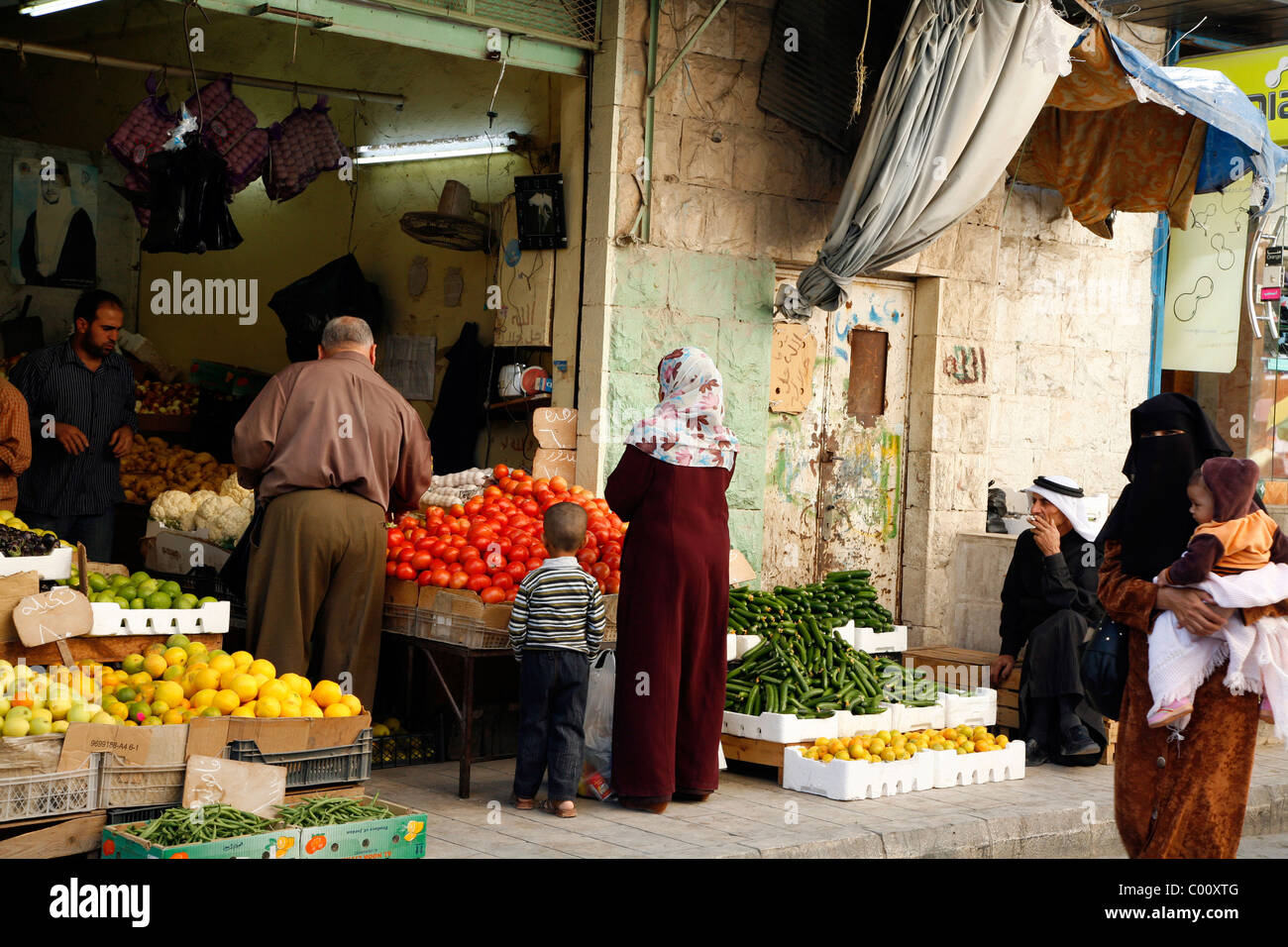 Magasin de fruits et légumes au marché, Karak, Jordanie. Banque D'Images