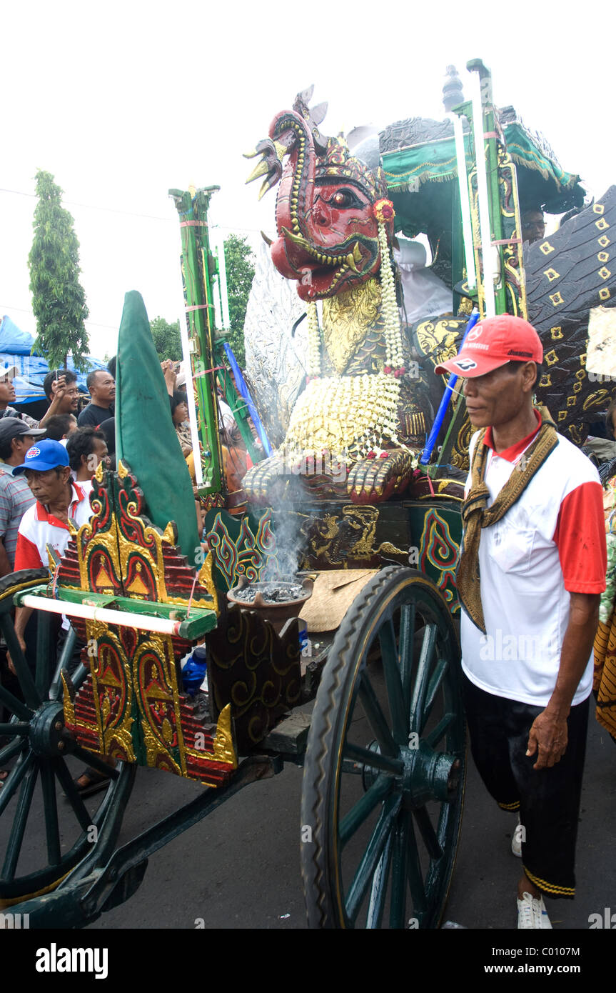 Singa Sainte réplique Voiture de Barong Ubud Palace Banque D'Images Singa Sainte réplique Voiture de Barong Ubud Palace Banque D'Images