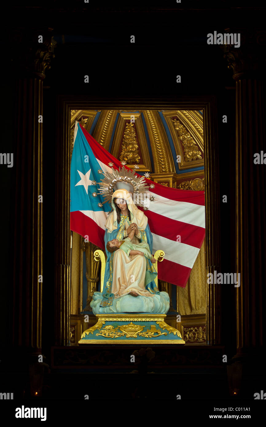 Détail de la cathédrale de San Juan dans la Plaza de las Monjas à Old San Juan, Puerto Rico Banque D'Images
