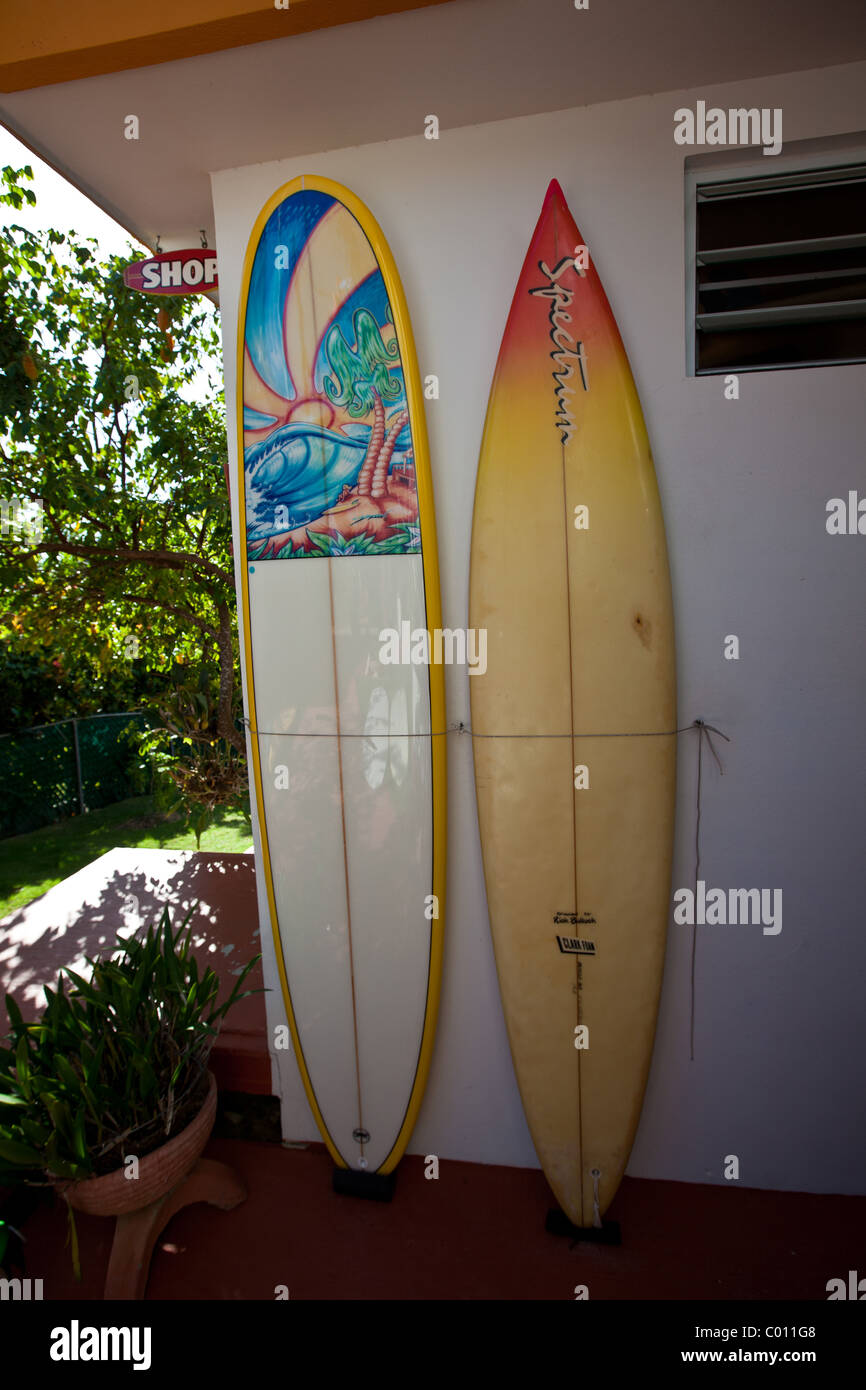 Planches empilés à Mar Azul surf shop dans Rincon Puerto Rico Banque D'Images