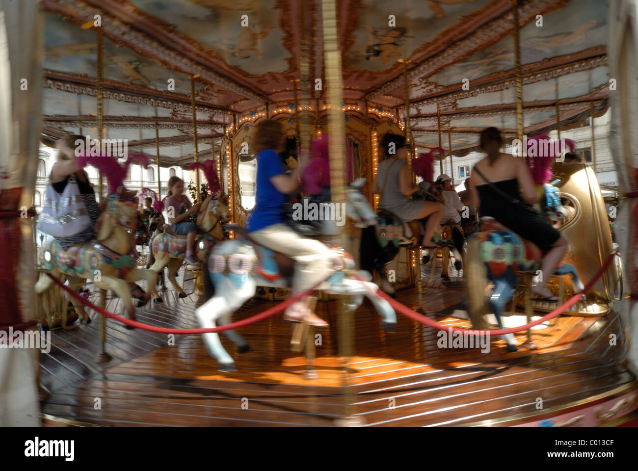 Carousel merry-go-round en action, Firenze, Italie Banque D'Images