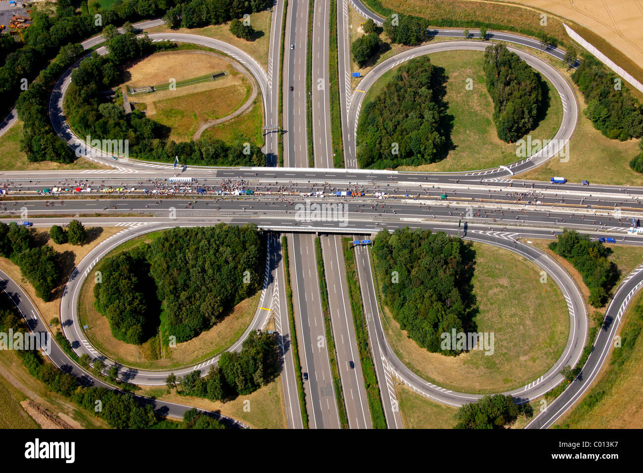 Vue aérienne, A40 et A45 autoroute, connu comme Sauerlandlinie RUHR.2010, encore l'action et la vie sur l'A 40, Dortmund, Ruhr Banque D'Images