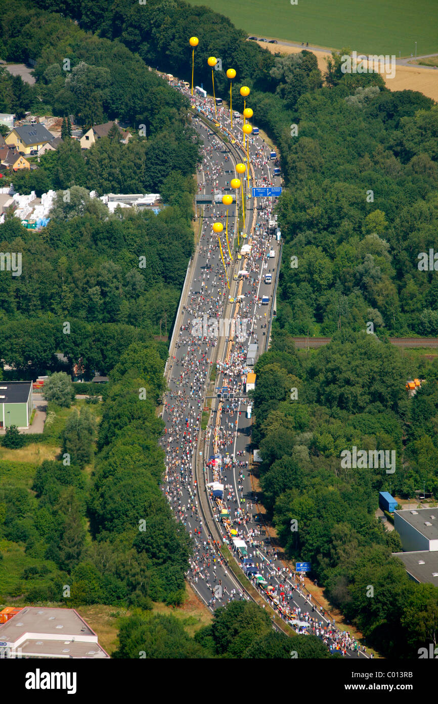 Vue aérienne, RUHR.2010 encore l'action et la vie sur l'A 40, Mülheim an der Ruhr, Ruhr, Nordrhein-Westfalen, Germany, Europe Banque D'Images