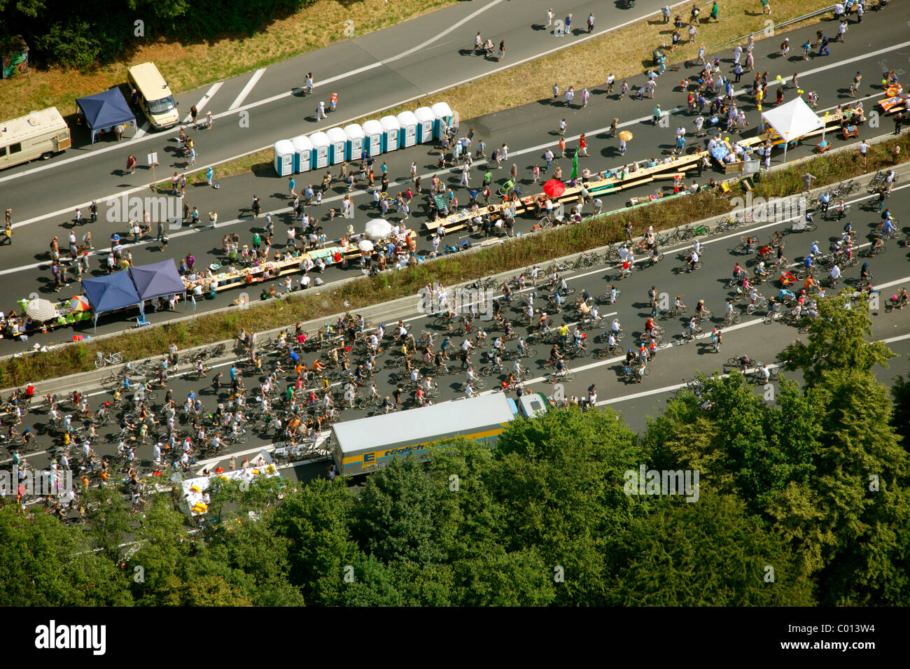 Vue aérienne, RUHR.2010 encore l'action et la vie sur l'A 40, Mülheim an der Ruhr, Ruhr, Nordrhein-Westfalen, Germany, Europe Banque D'Images