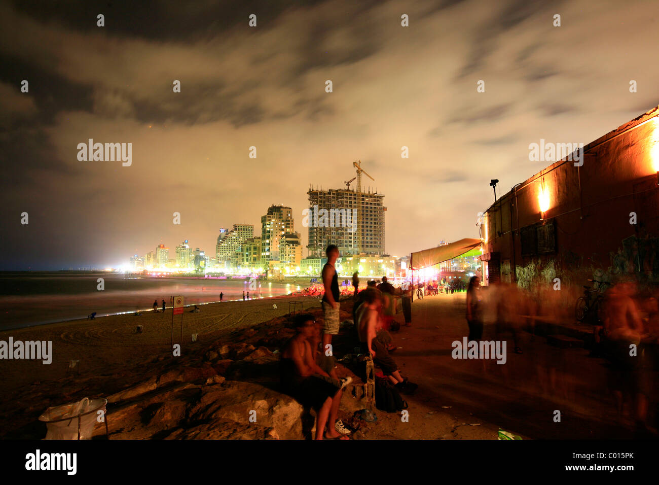 Les gens danser sur la plage de Tel Aviv, Israël, Moyen Orient Banque D'Images