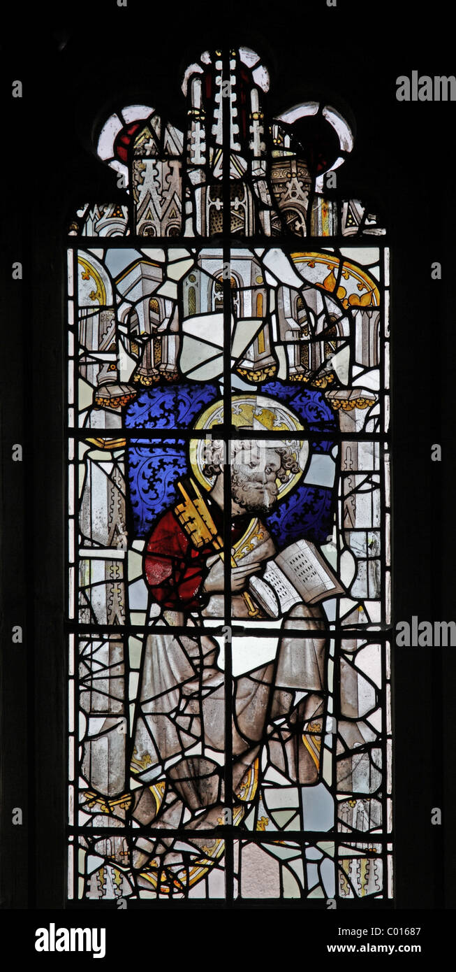 15e siècle vitrail représentant saint Pierre, Collégiale de St Barthélemy, Tong, Shropshire Banque D'Images