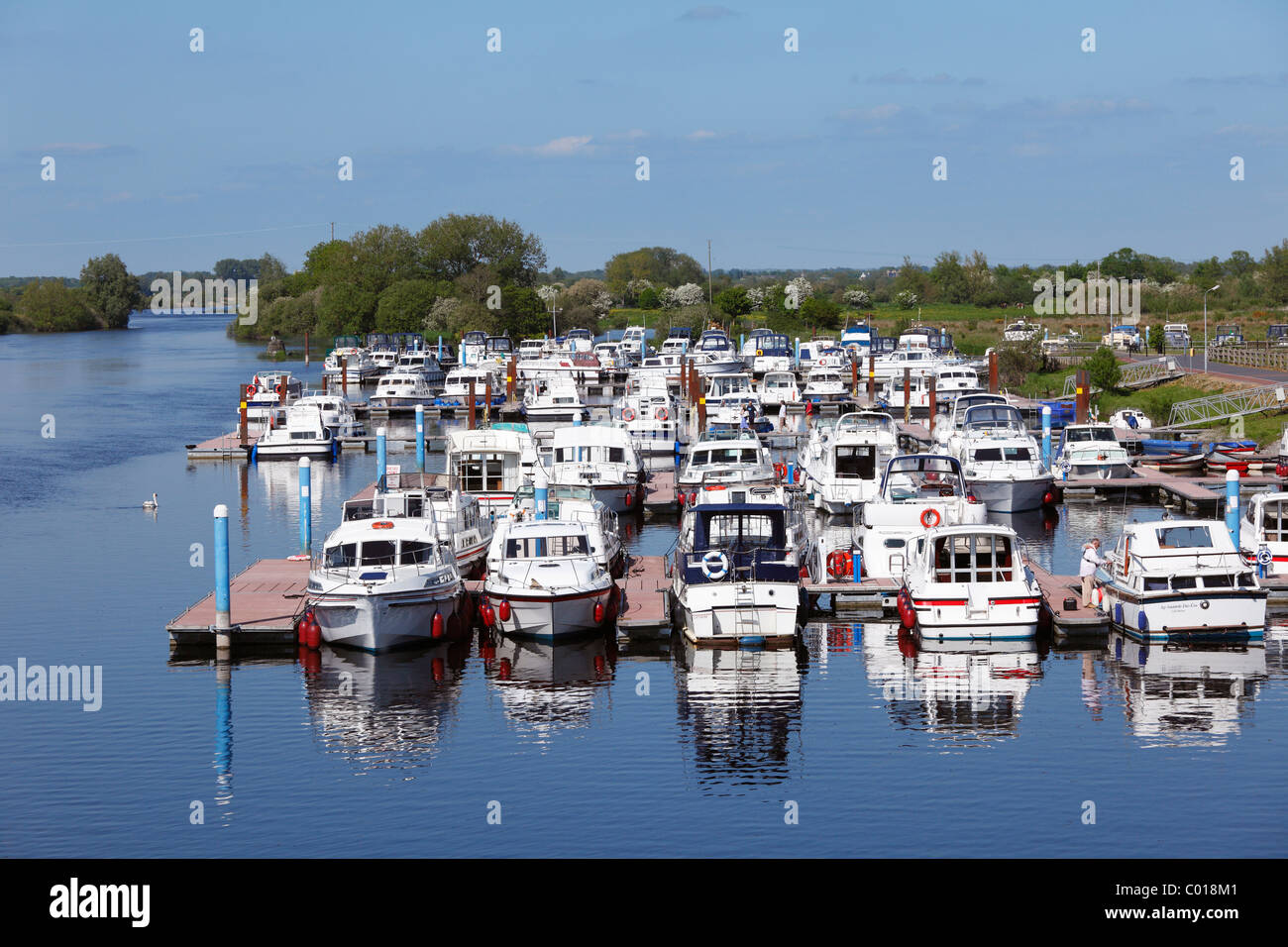 Marina sur la rivière Shannon, Banagher, County Offaly, Leinster, République d'Irlande, Europe Banque D'Images