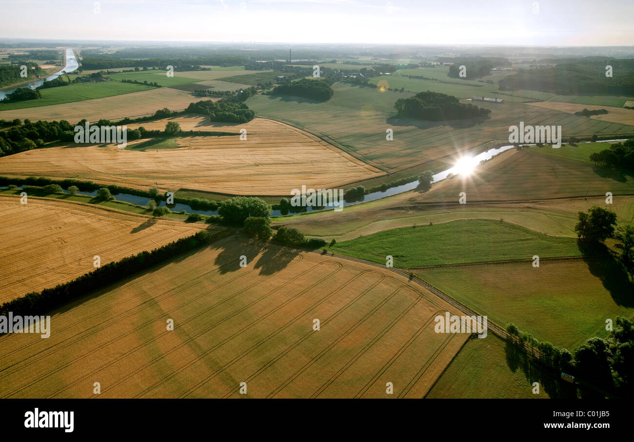 Vue aérienne de l'eau, réflexions, meadows, Lippeauen Meadows, Datteln, région de la Ruhr, Nordrhein-Westfalen, Germany, Europe Banque D'Images