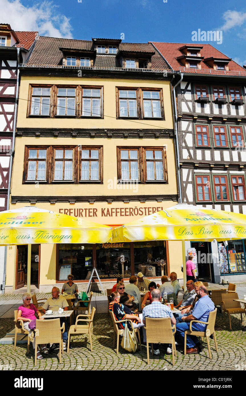 L'architecture historique, maisons à colombages, ses cafés et restaurants, bistro, place de la cathédrale d'Erfurt, Thuringe Banque D'Images