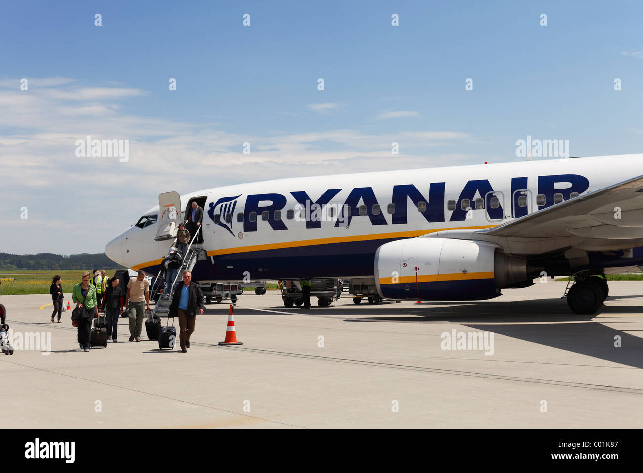 Avion Boeing 737 de la compagnie aérienne à bas coûts irlandaise Ryanair, l'aéroport de Memmingen, Bavaria, Germany, Europe Banque D'Images