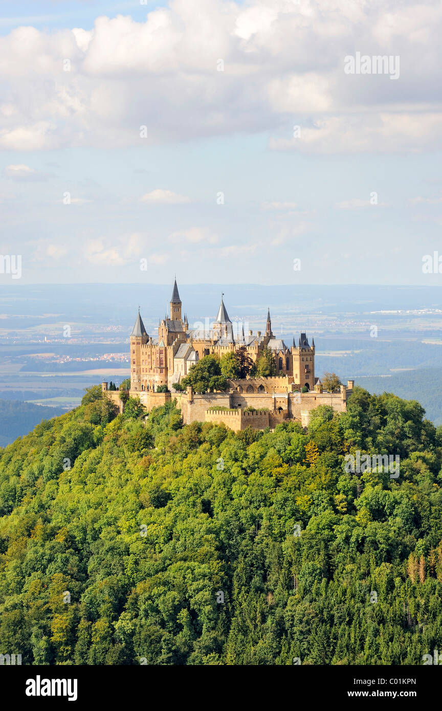 Entre château Burg Hohenzollern Hechingen et Bisingen, Zollernalbkreis county, Bade-Wurtemberg, Allemagne, Europe Banque D'Images