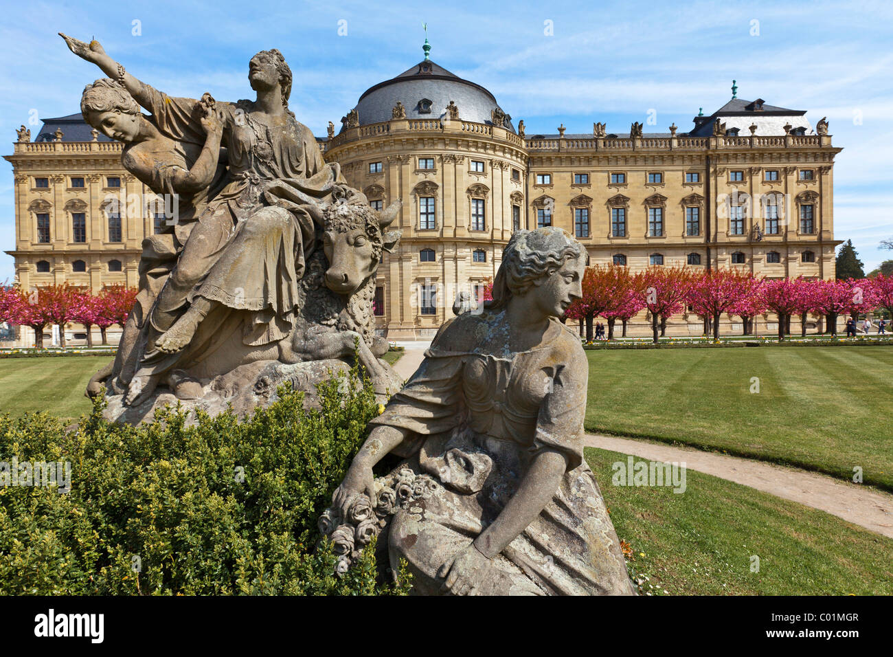Jardins et cour Wuerzburg Residenz, un palais baroque, UNESCO World Heritage Site, Wuerzburg, Bavaria, Germany, Europe Banque D'Images