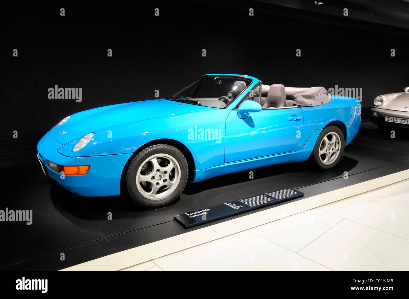 Porsche 968 Cabriolet, construit en 1995, Porsche Museum, Stuttgart, Bade-Wurtemberg, Allemagne, Europe Banque D'Images