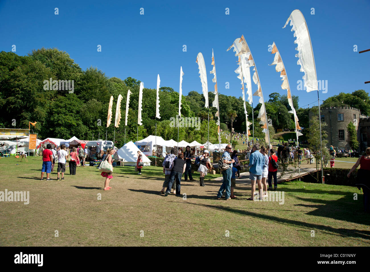 Les foules au festival littéraire Eliot Port St allemands Cornwall UK Banque D'Images