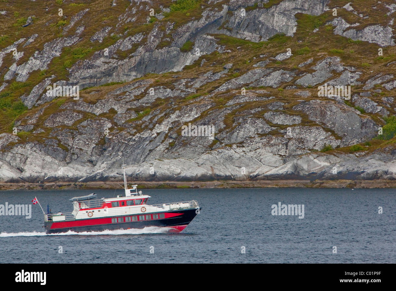 Fast ferry dans le paysage du fjord de Norvège, Soerfoldar, Norway, Scandinavia, Europe Banque D'Images