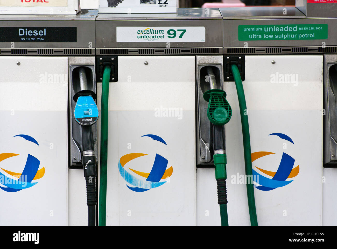 Pompes à essence avant-cour Banque D'Images