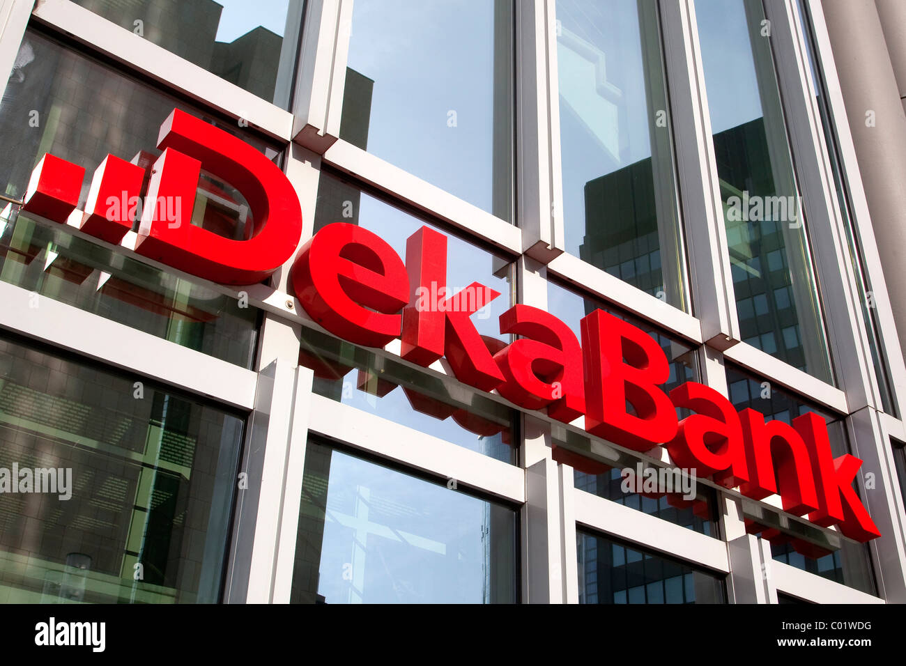Vue extérieure avec logo, Deka Bank siège, Frankfurt am Main, Hesse, Germany, Europe Banque D'Images