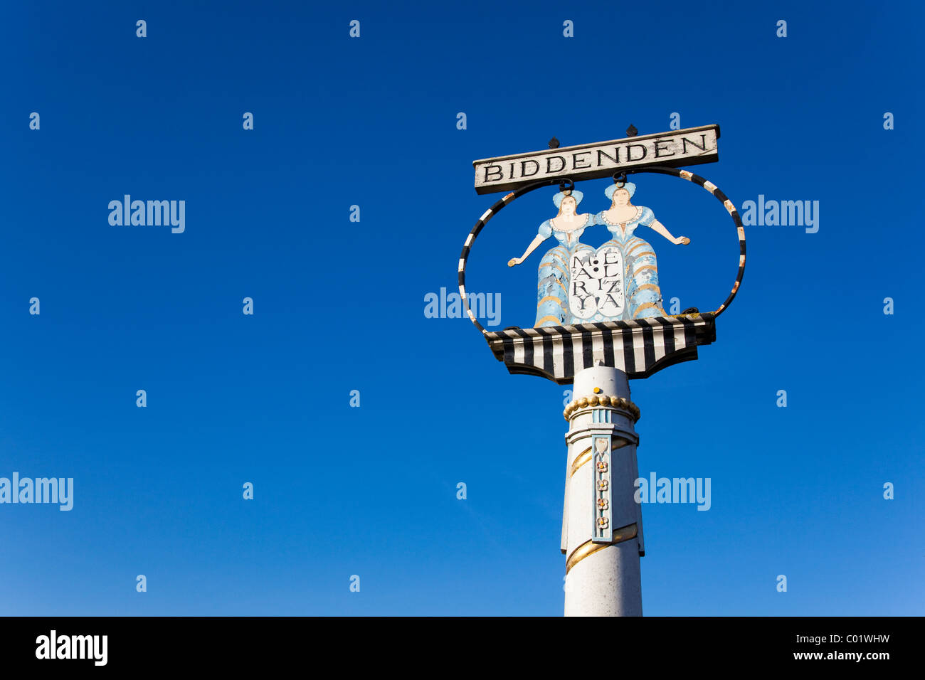 Panneau du village Biddenden, Kent, UK. Mary Eliza et Chalkhurst, jumeaux siamois, sont nés à Cranbrook en 1100. Banque D'Images
