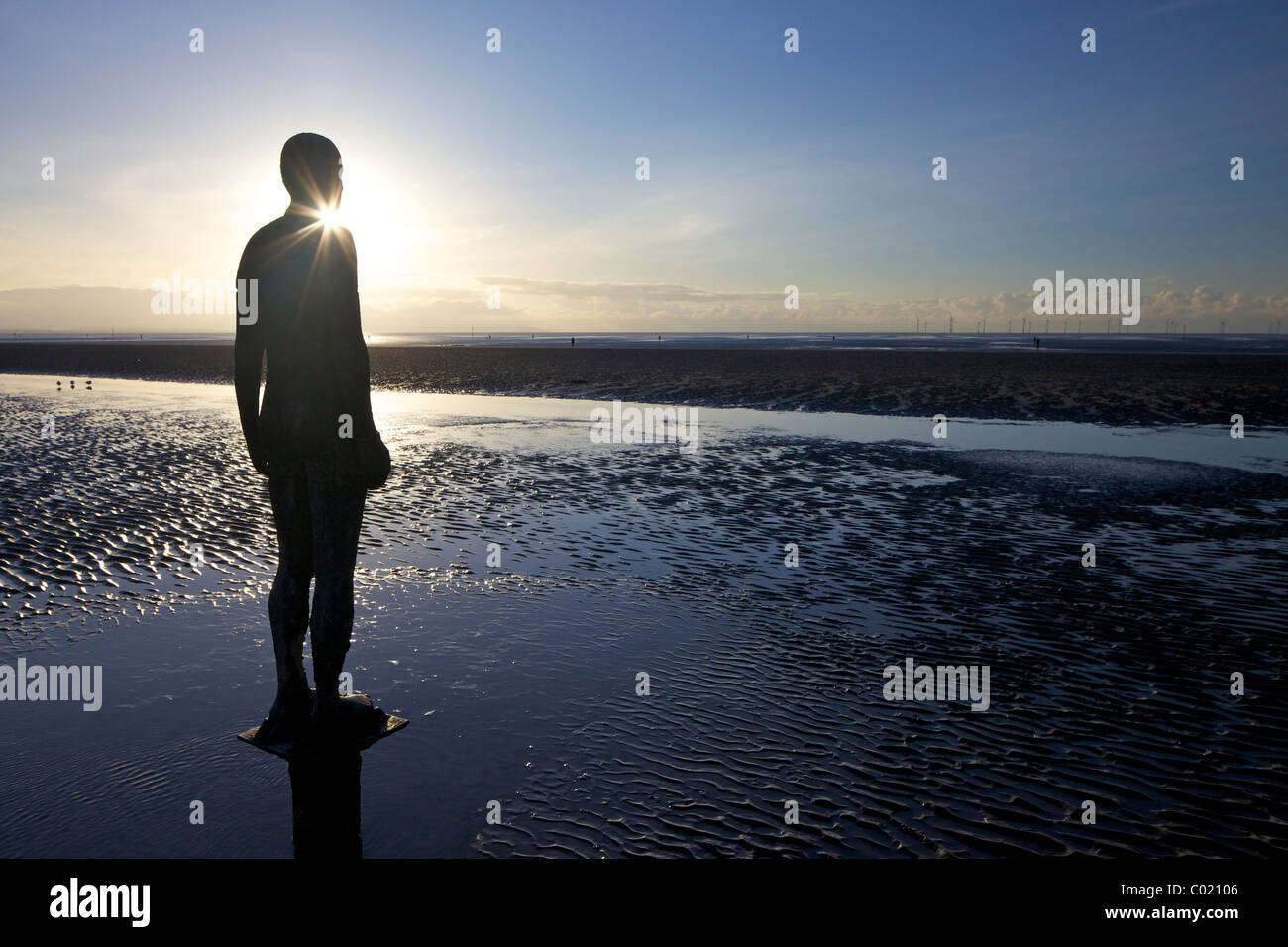 Antony Gormley sculpture, un autre endroit, Crosby Beach, novembre, Merseyside, England, UK, Royaume-Uni, GO, Grande-Bretagne, Banque D'Images