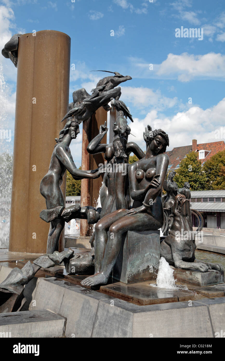 L'Echelle de mesdames sculpture et fontaine de la place principale, T'Zand (Het Zand), Bruges (Brugge), Belgique. Banque D'Images