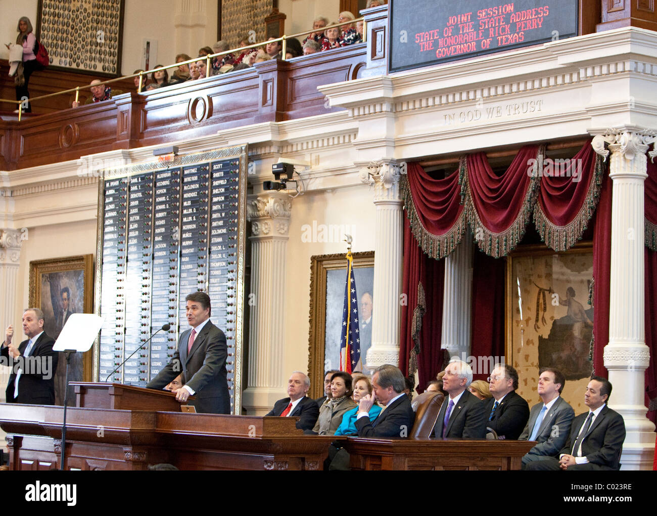 Texas Gov. Rick Perry donne son état de l'État discours à la Chambre des représentants dans la capitale à Austin Banque D'Images