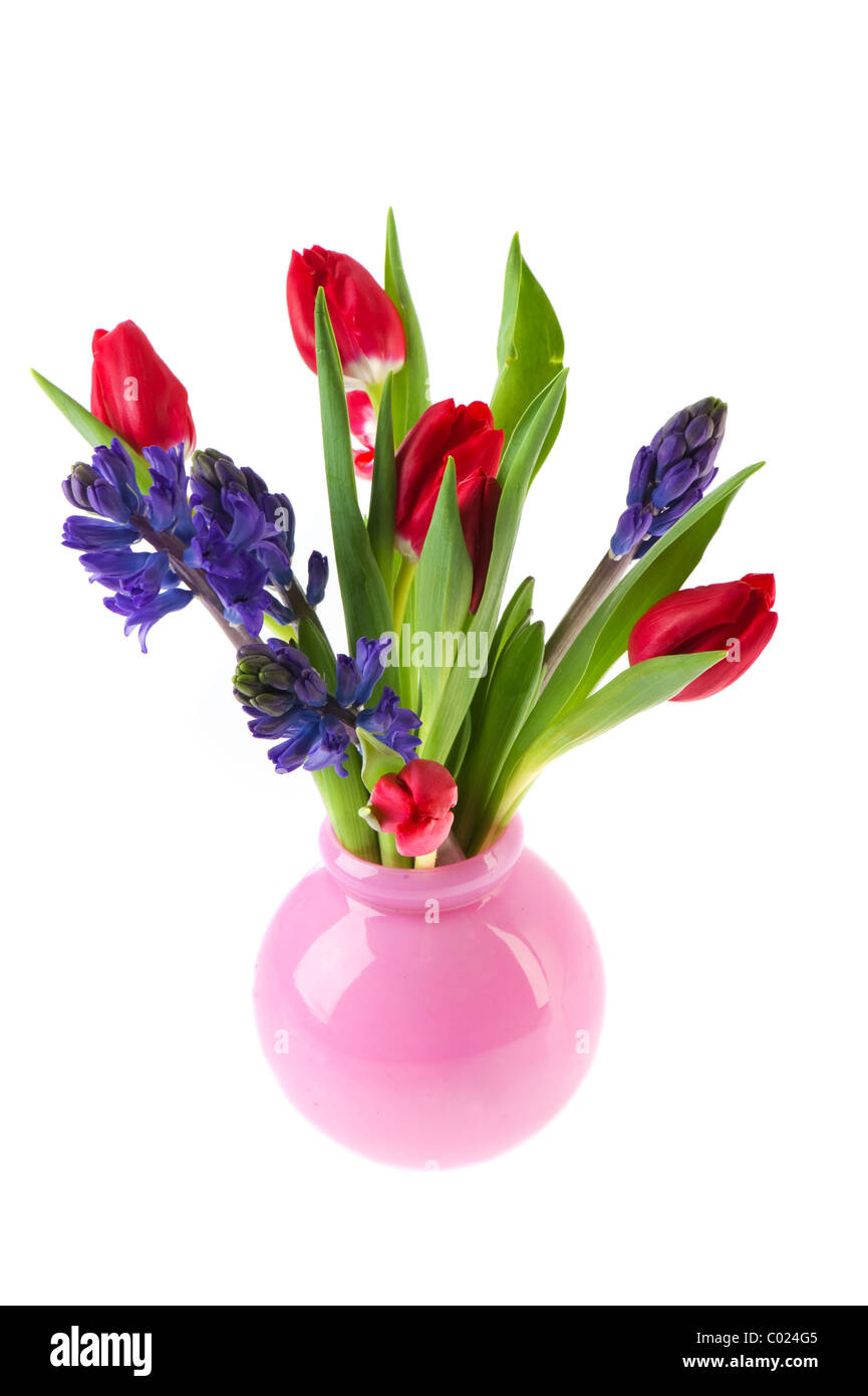 Bouquet printemps coloré avec tulipes et jacinthes dans un vase Banque D'Images