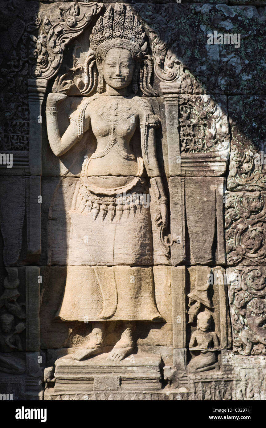 Soulagement de la danseuse Apsara, temple Bayon, temples d'Angkor, Siem Reap, Cambodge, Indochine, Asie du sud-est Banque D'Images