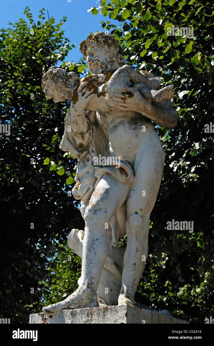 Sculpture 'mythologique la faune Borghese avec Bacchus enfant, ' sculpteur Ignaz Lengelacher Schlossplatz, place du château Banque D'Images