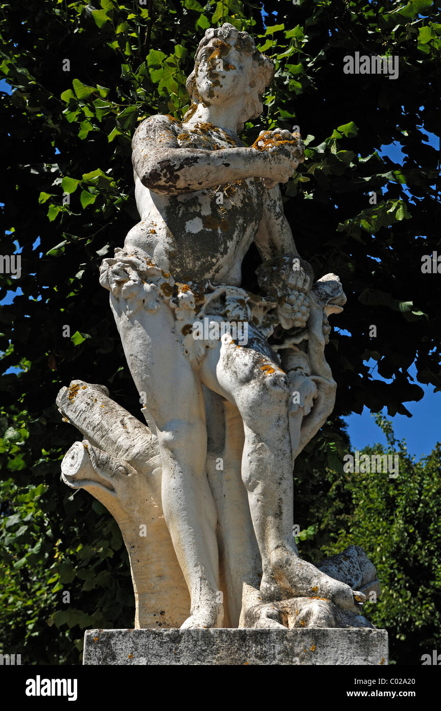 Sculpture mythologique Bacchus de feuilles de vigne et les raisins, ' sculpteur Ignaz Lengelacher Schlossplatz, place du château, Karlsruhe Banque D'Images