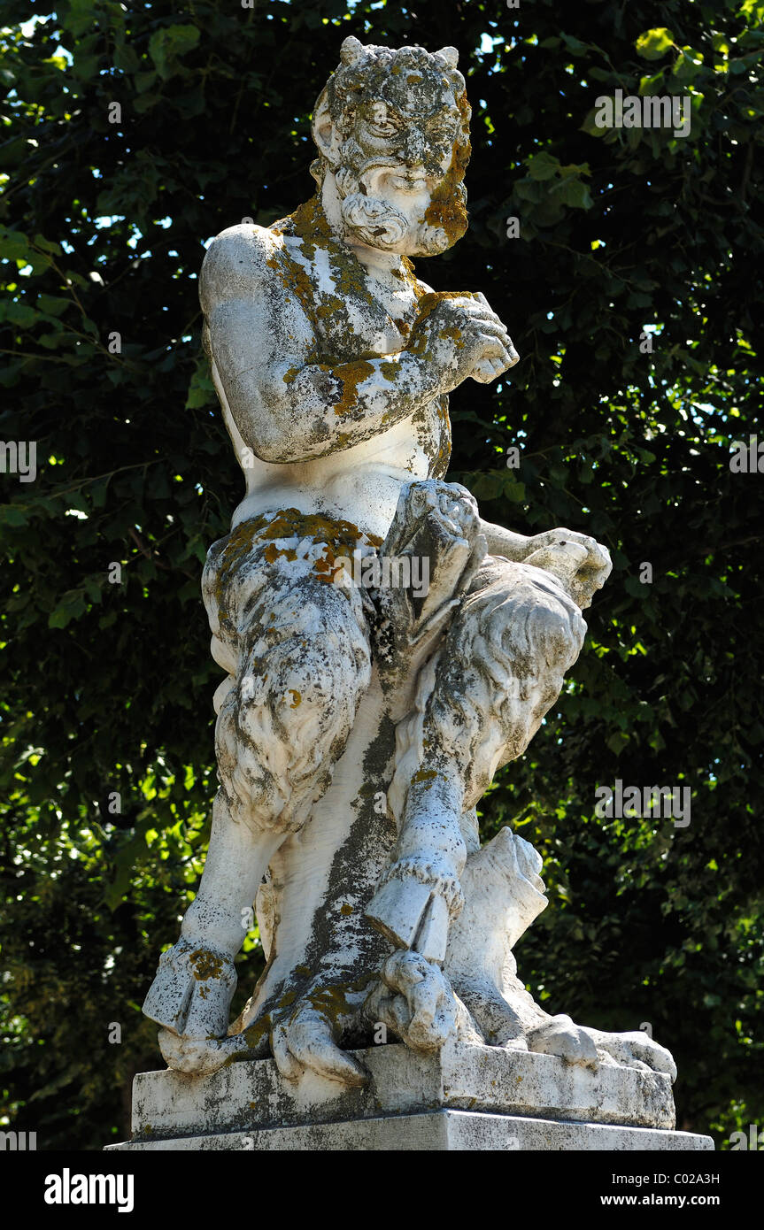 Sculpture mythologique 'shepherd dieu Pan', sculpteur Ignaz Lengelacher Schlossplatz, place du château, Karlsruhe, Bade-Wurtemberg Banque D'Images