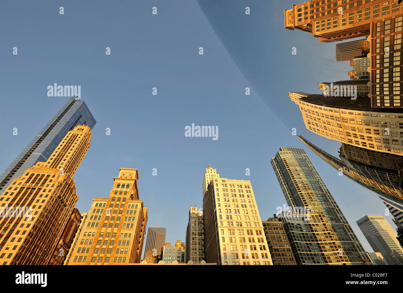 Reflet de l'horizon de Chicago avec l'héritage de Millennium Park Building, le patrimoine et la ville de capacités dans le Banque D'Images