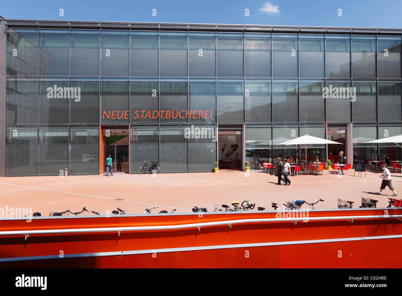 Nouvelle bibliothèque de la ville sur la place Ernst-Reuter-Platz, Augsburg, Schwaben, Bavaria, Germany, Europe Banque D'Images