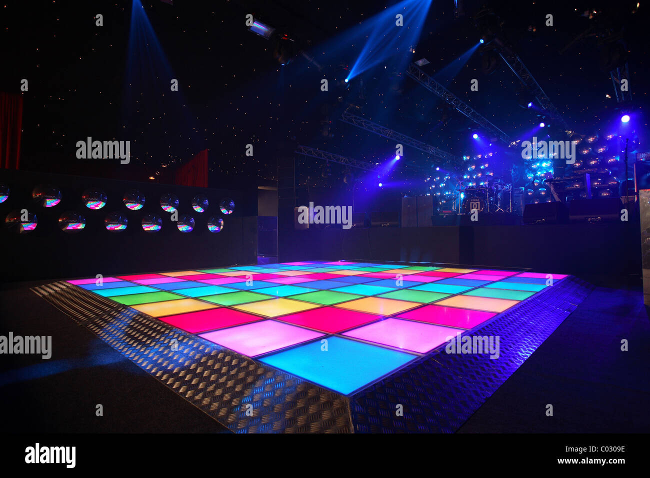 Une piste de danse disco lumineux vide Banque D'Images