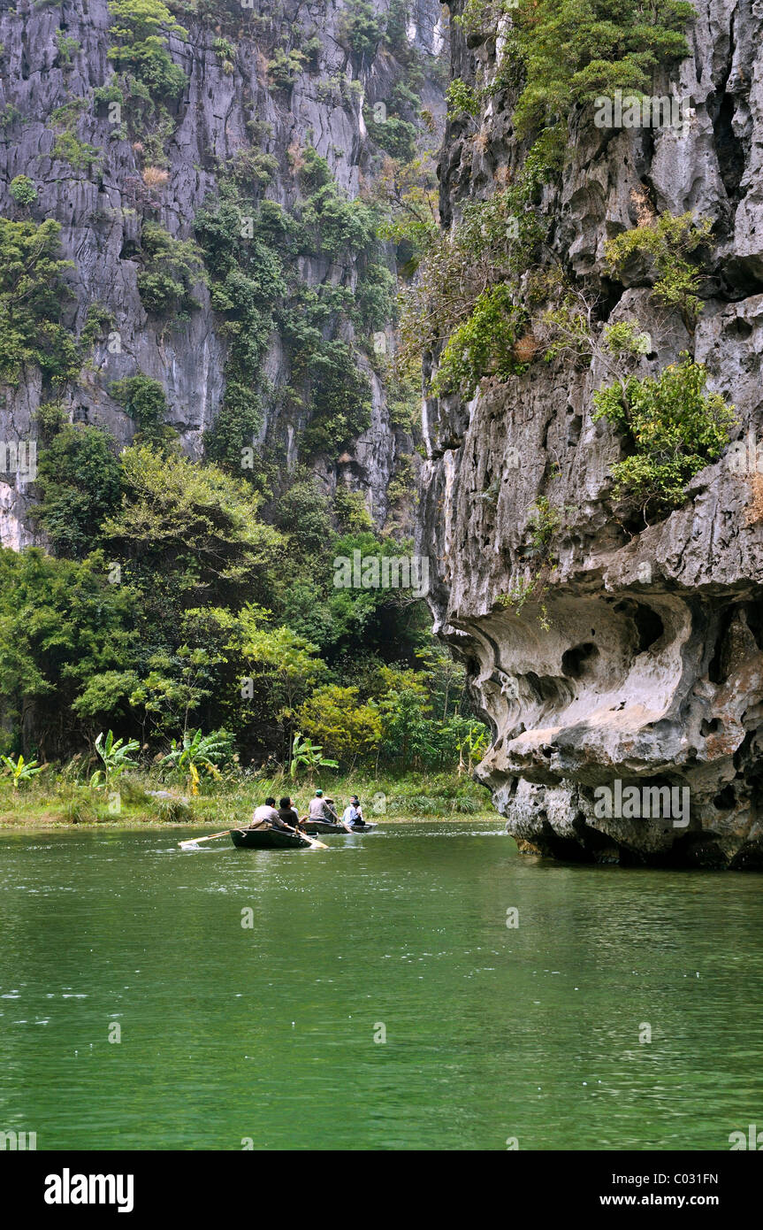 Près de Ninh Binh, Tam Coc Caves, sécheresse de la Baie d'Halong, Vietnam, Asie du sud-est Banque D'Images